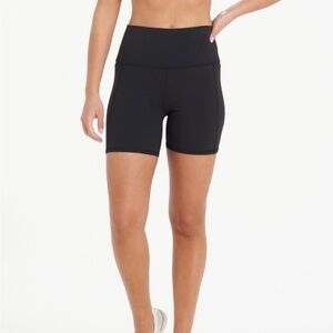 Vuori studio pocket shorts Small